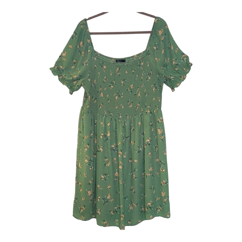Reitmans Green Floral Smocked Short Sleeve Dress
